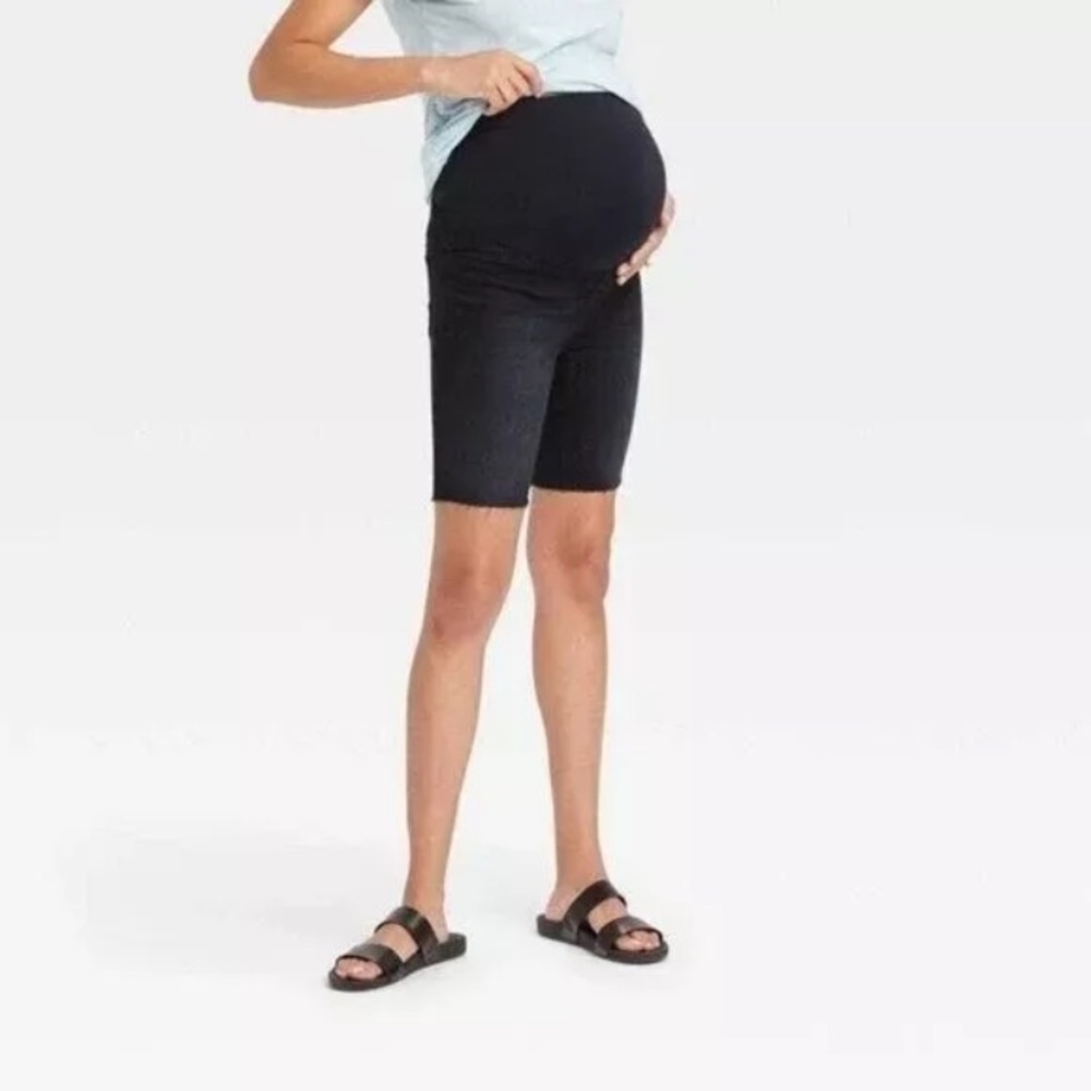 NWT-Isabel ink Blue raw edge Hem Maternity Shorts. Size 6.